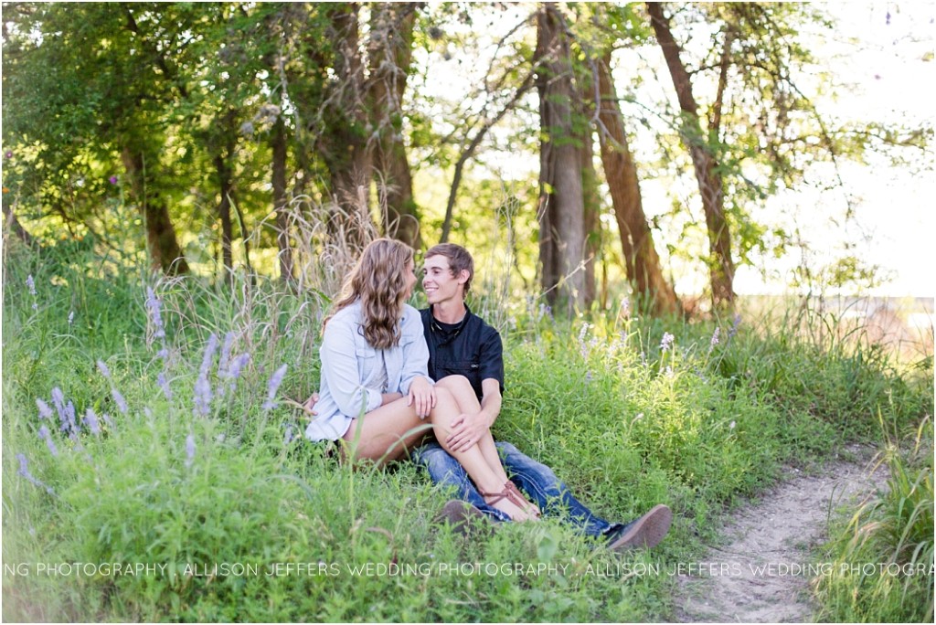 Kerrville engagement Session with wildflowers_0001