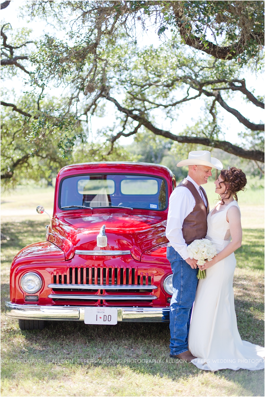 Texas Themed Wedding at Sisterdale Dancehall Boerne Wedding Photographer_0019