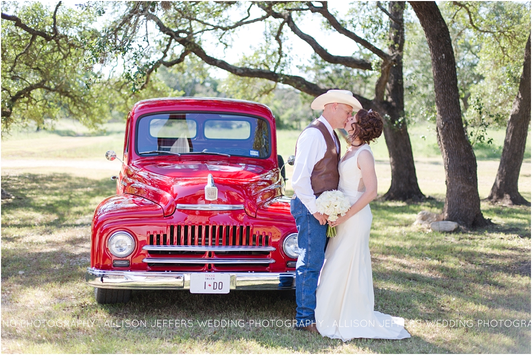 Texas Themed Wedding at Sisterdale Dancehall Boerne Wedding Photographer_0020