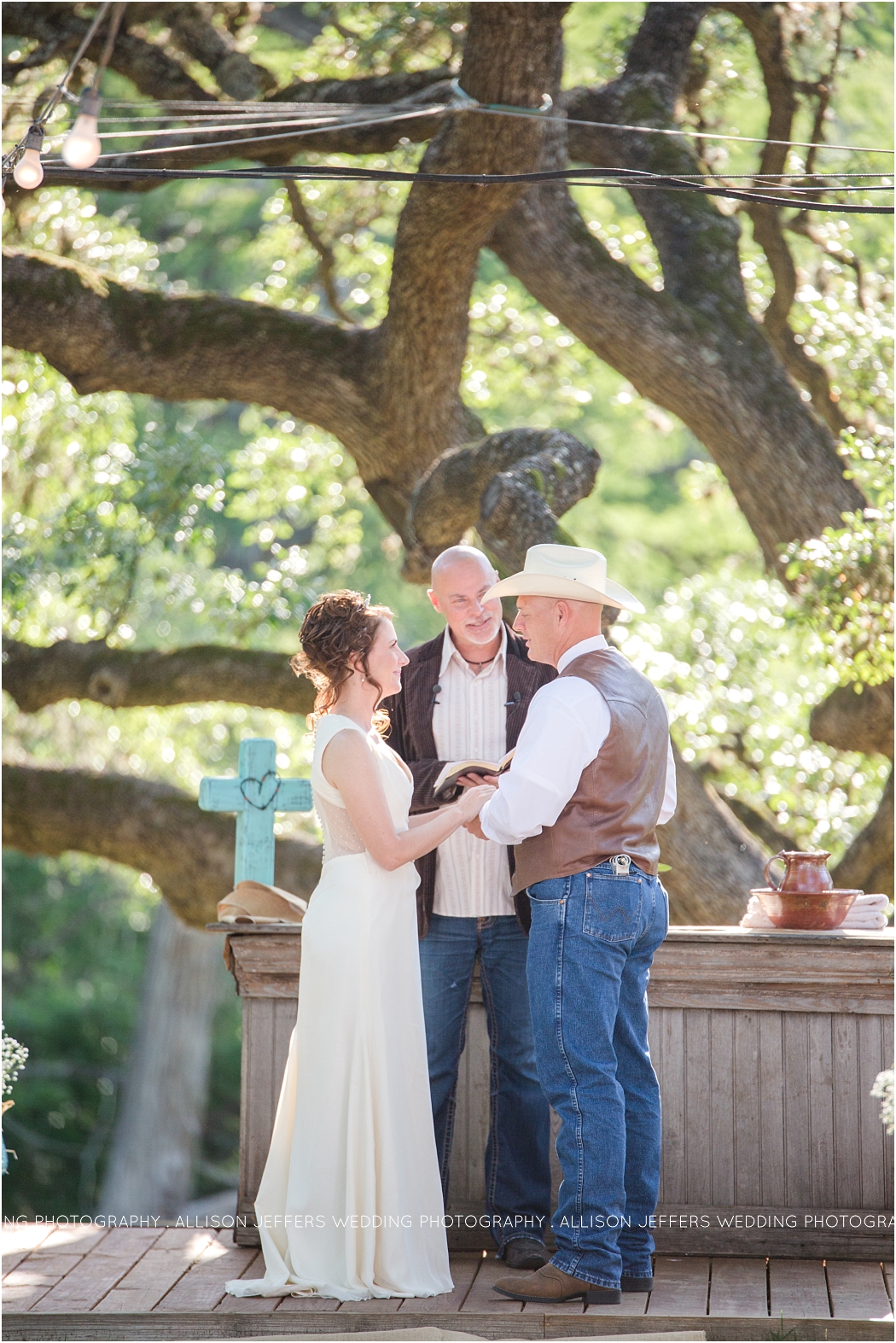 Texas Themed Wedding at Sisterdale Dancehall Boerne Wedding Photographer_0052