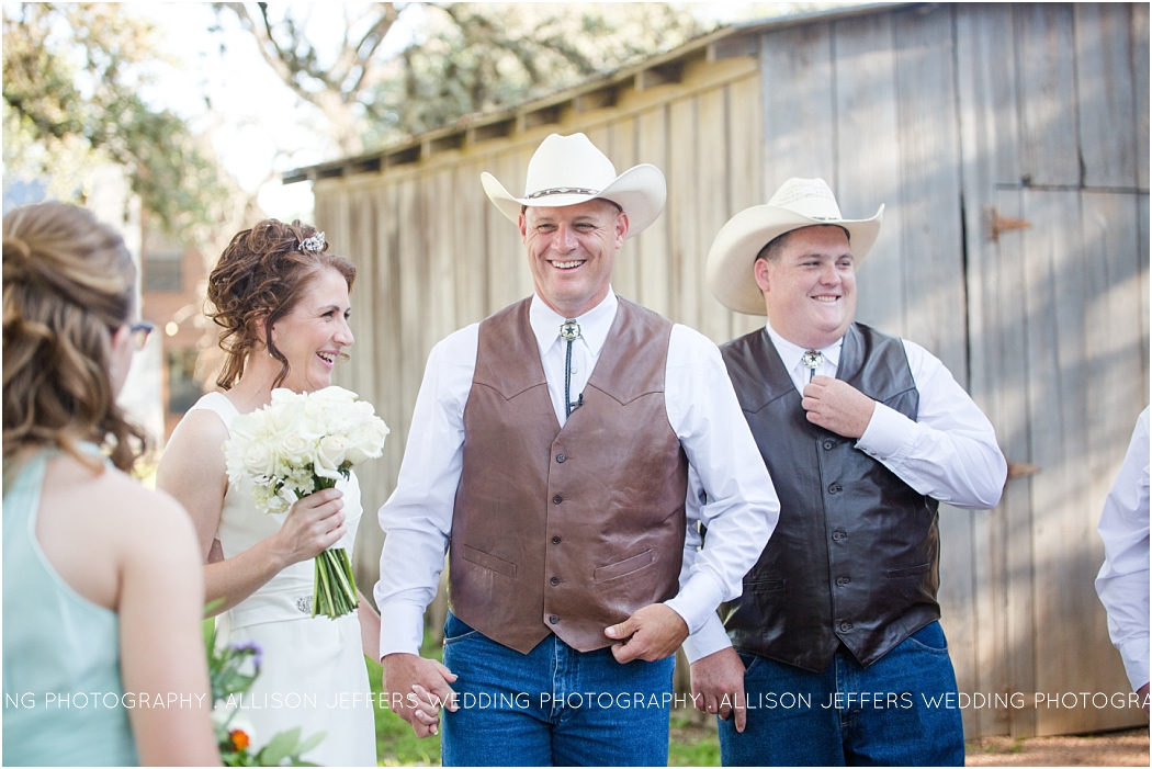 Texas Themed Wedding at Sisterdale Dancehall Boerne Wedding Photographer_0059