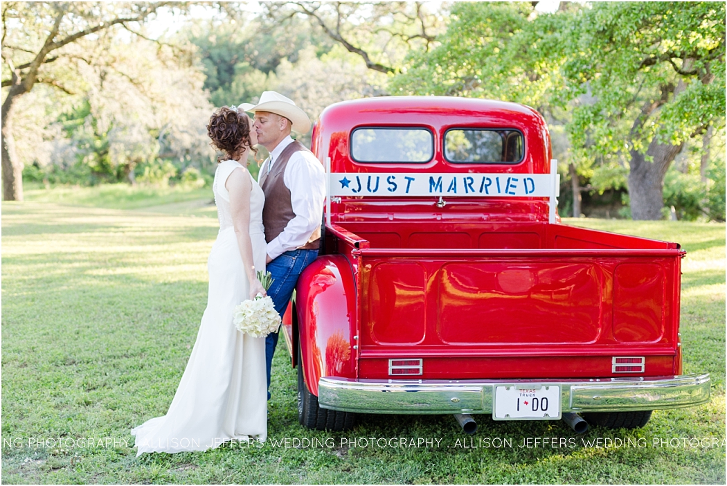 Texas Themed Wedding at Sisterdale Dancehall Boerne Wedding Photographer_0063
