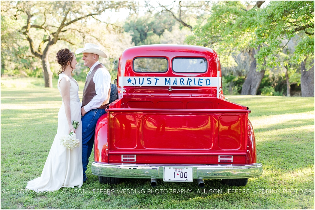 Texas Themed Wedding at Sisterdale Dancehall Boerne Wedding Photographer_0064