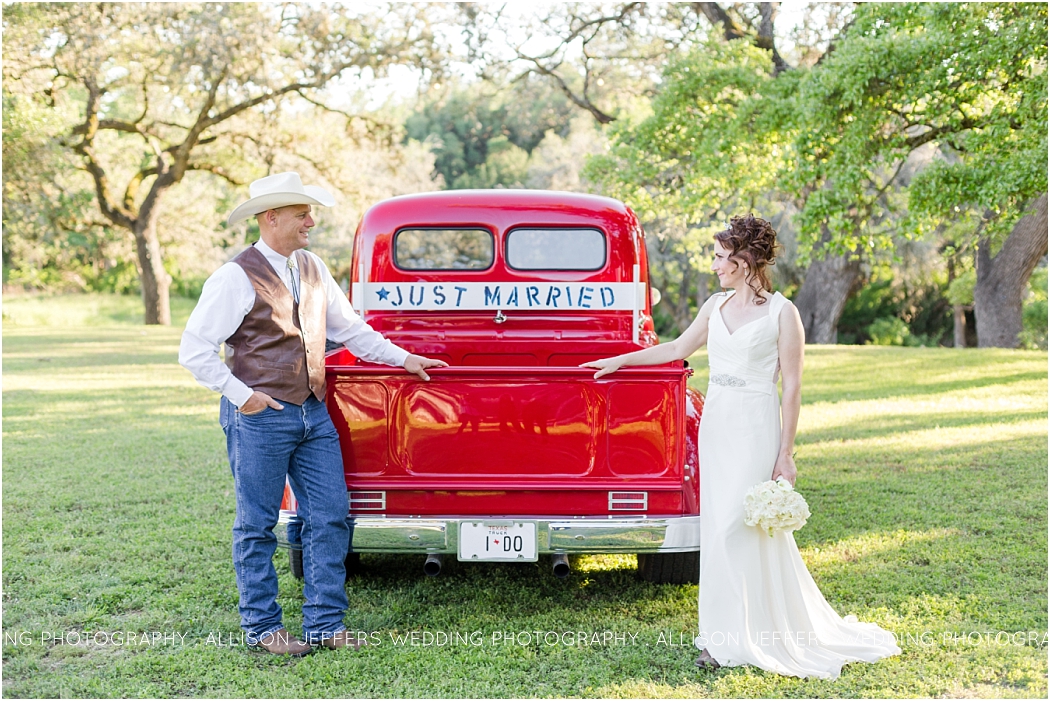 Texas Themed Wedding at Sisterdale Dancehall Boerne Wedding Photographer_0065