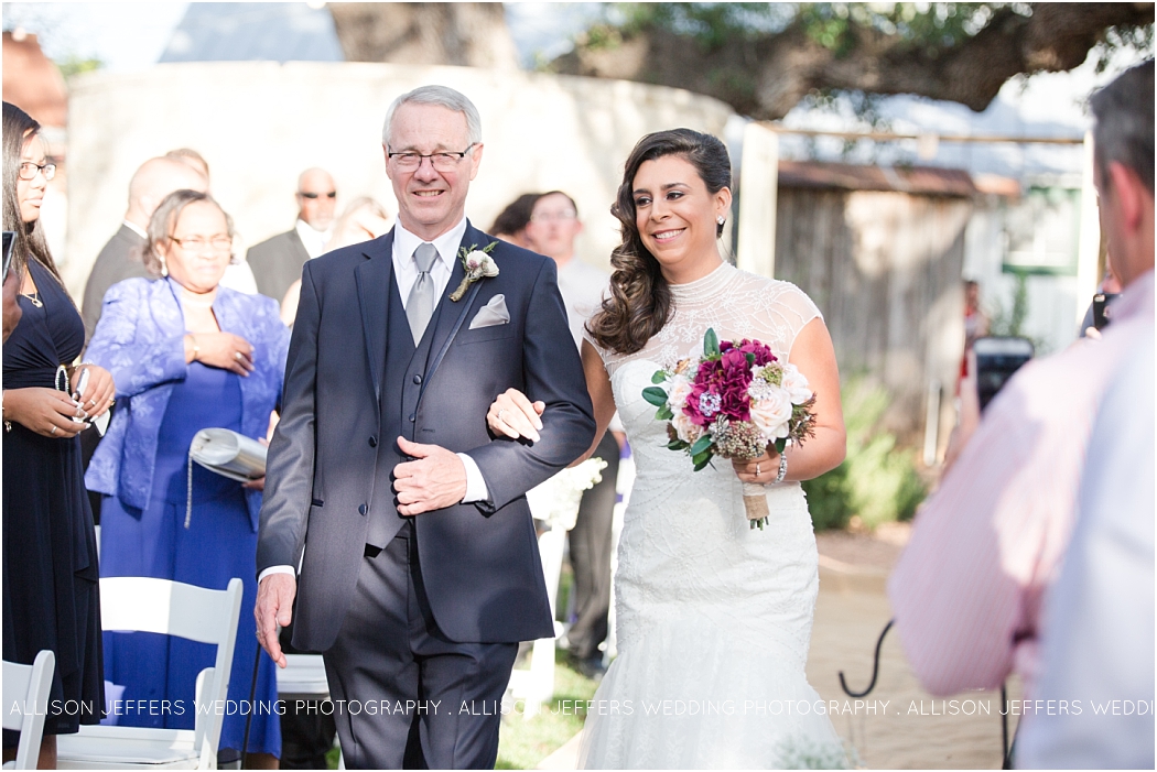 a-fall-wedding-at-sisterdale-dancehall-by-allison-jeffers-wedding-photography_0032