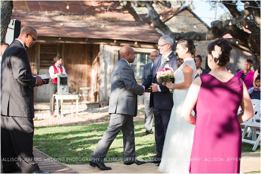 a-fall-wedding-at-sisterdale-dancehall-by-allison-jeffers-wedding-photography_0036