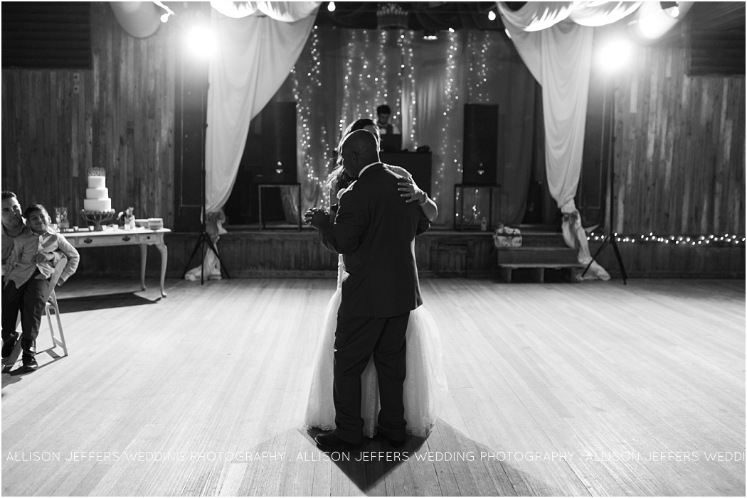a-fall-wedding-at-sisterdale-dancehall-by-allison-jeffers-wedding-photography_0095