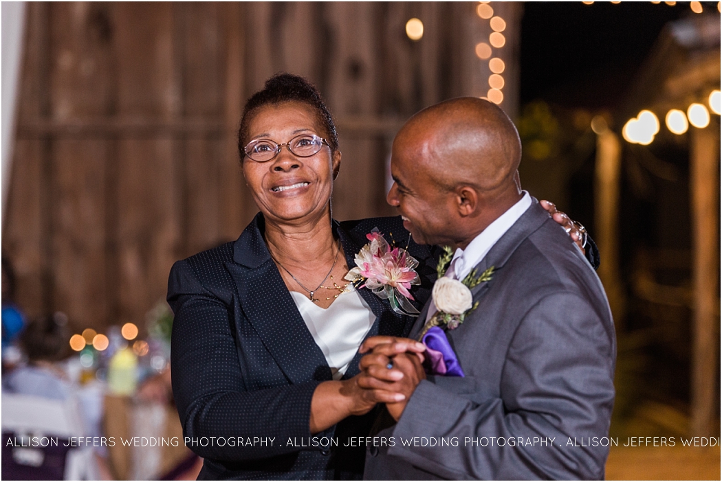 a-fall-wedding-at-sisterdale-dancehall-by-allison-jeffers-wedding-photography_0098