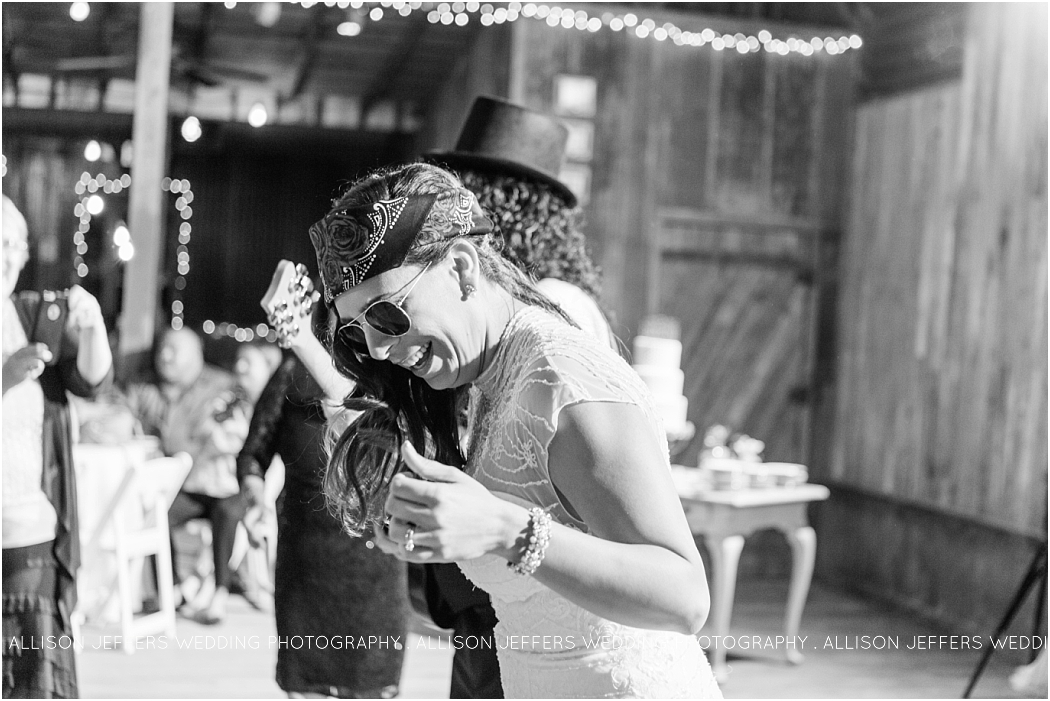 a-fall-wedding-at-sisterdale-dancehall-by-allison-jeffers-wedding-photography_0109