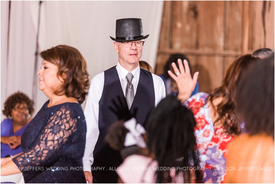 a-fall-wedding-at-sisterdale-dancehall-by-allison-jeffers-wedding-photography_0114