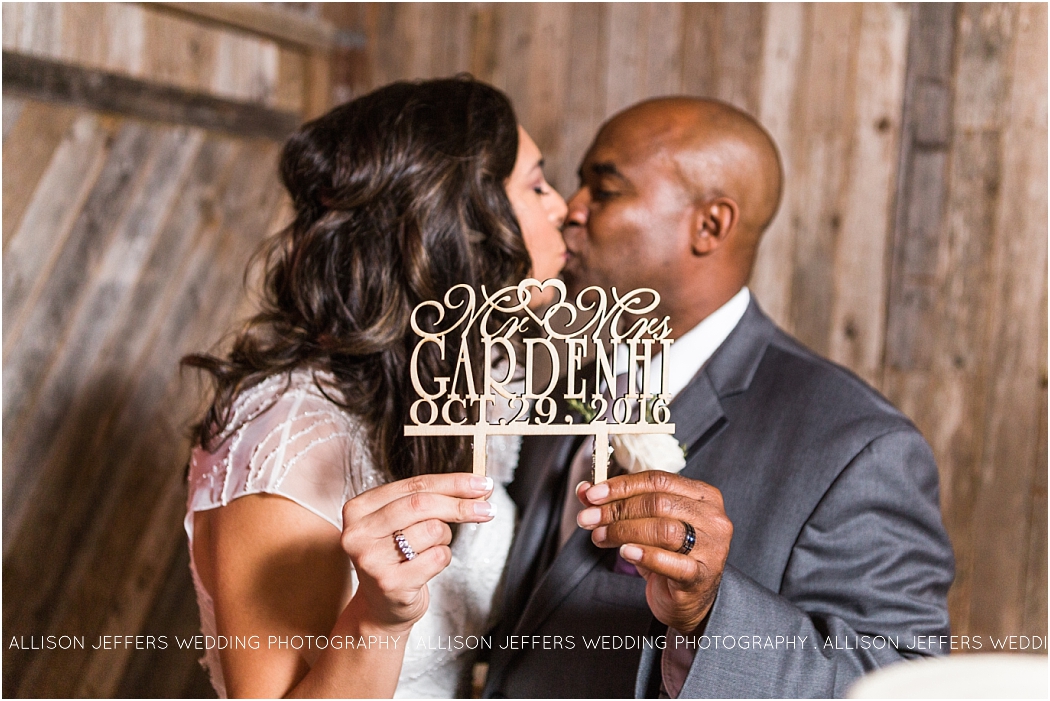 a-fall-wedding-at-sisterdale-dancehall-by-allison-jeffers-wedding-photography_0122