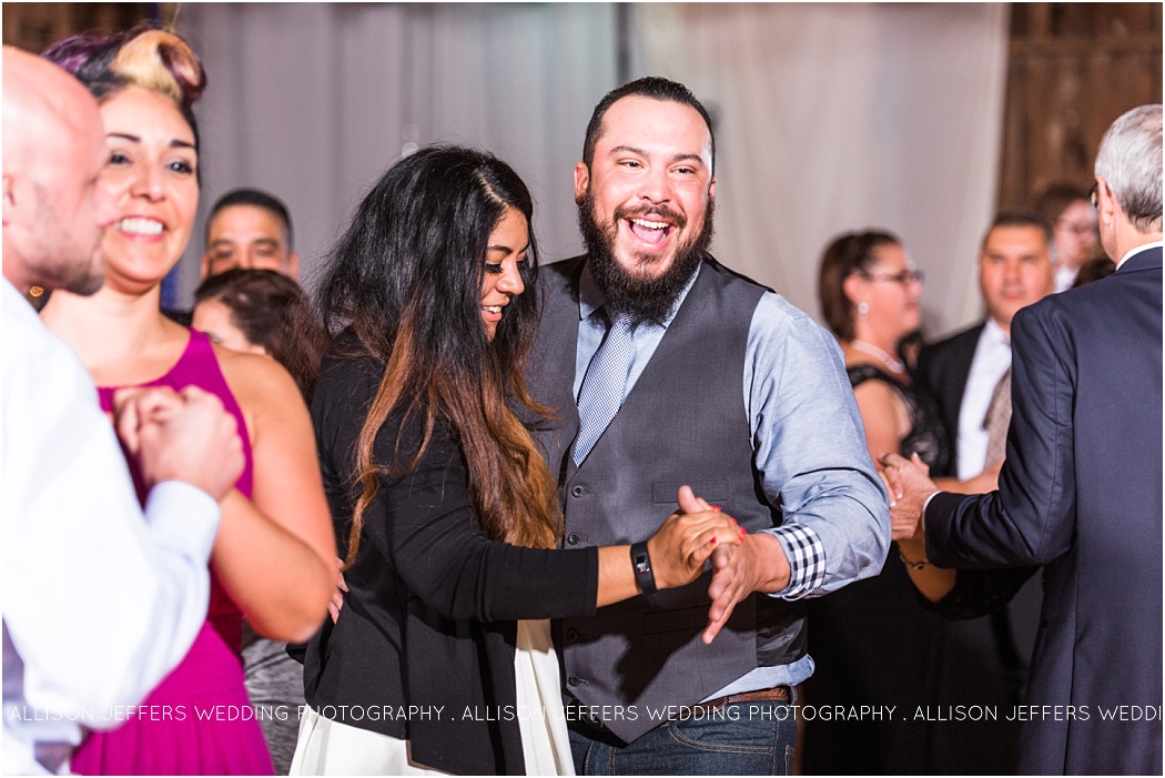 a-fall-wedding-at-sisterdale-dancehall-by-allison-jeffers-wedding-photography_0124