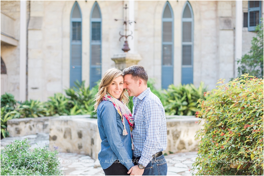a-fall-engagement-session-at-southwest-school-of-art-in-san-antonio-by-allison-jeffers-wedding-photography_0006