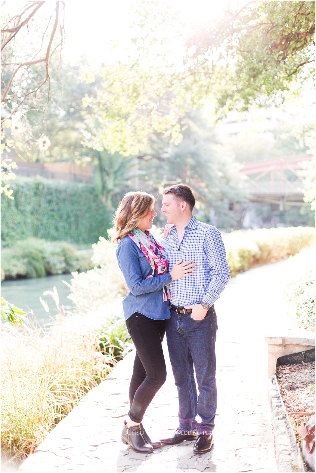 a-fall-engagement-session-at-southwest-school-of-art-in-san-antonio-by-allison-jeffers-wedding-photography_0014