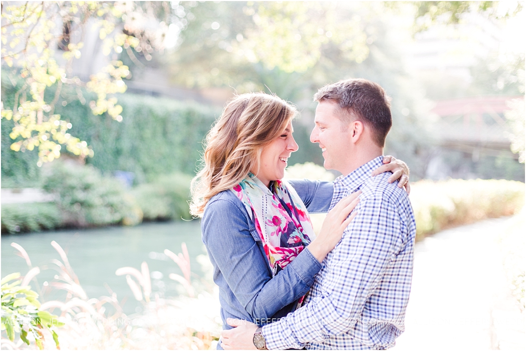 a-fall-engagement-session-at-southwest-school-of-art-in-san-antonio-by-allison-jeffers-wedding-photography_0015