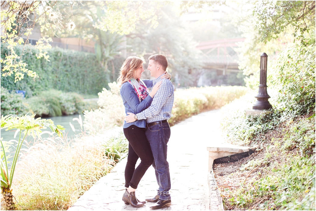 a-fall-engagement-session-at-southwest-school-of-art-in-san-antonio-by-allison-jeffers-wedding-photography_0017