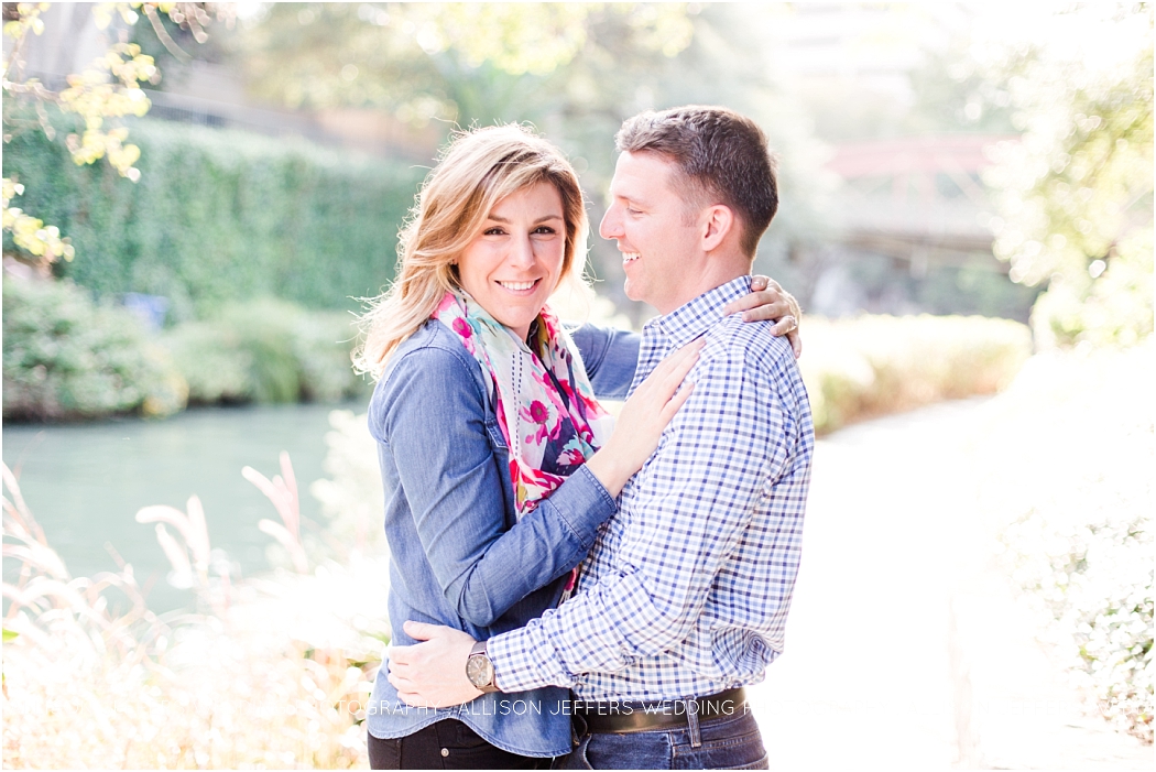 a-fall-engagement-session-at-southwest-school-of-art-in-san-antonio-by-allison-jeffers-wedding-photography_0018