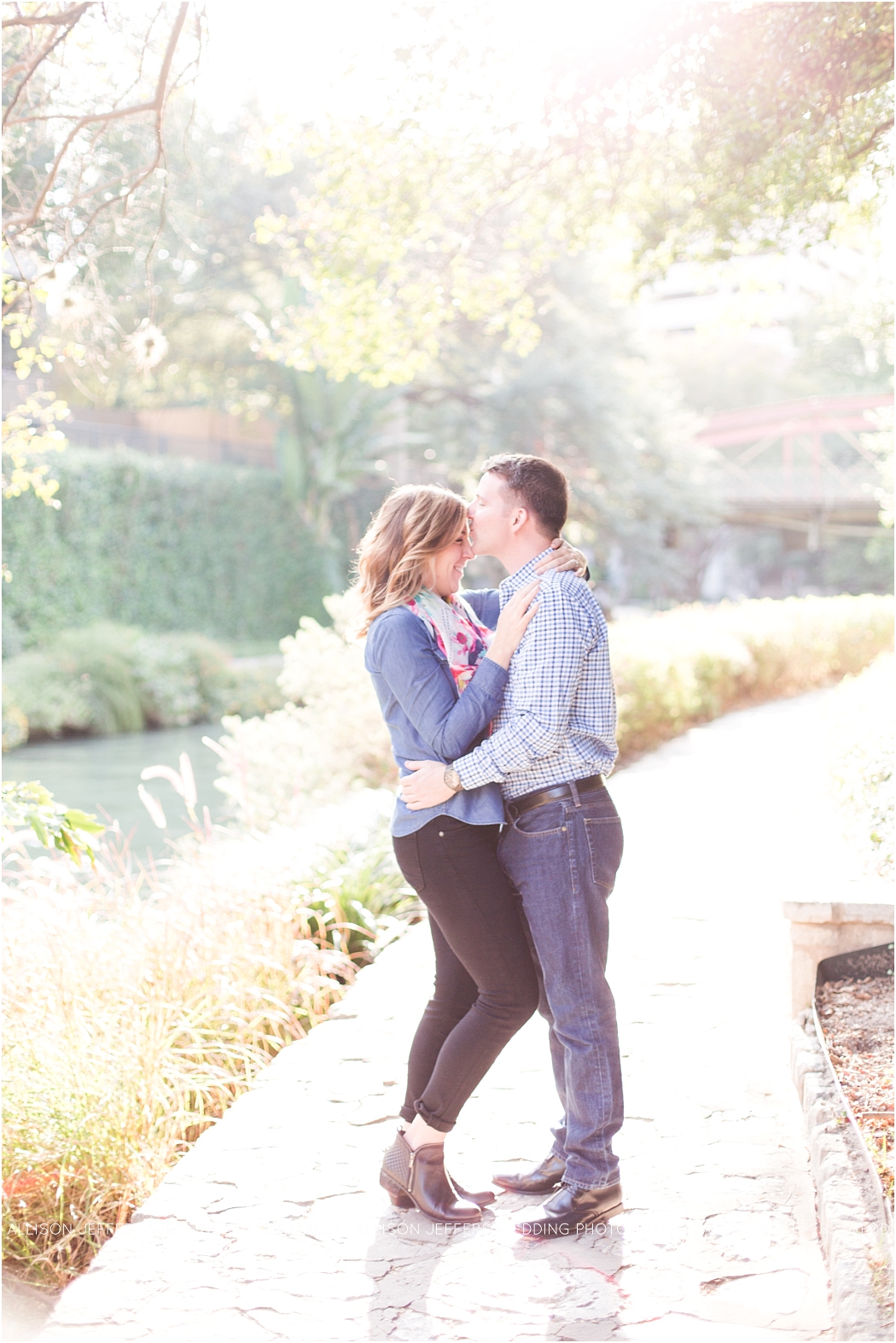 a-fall-engagement-session-at-southwest-school-of-art-in-san-antonio-by-allison-jeffers-wedding-photography_0019