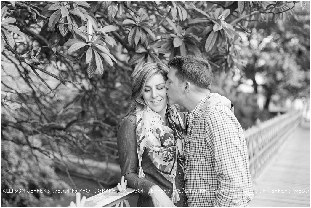 a-fall-engagement-session-at-southwest-school-of-art-in-san-antonio-by-allison-jeffers-wedding-photography_0020