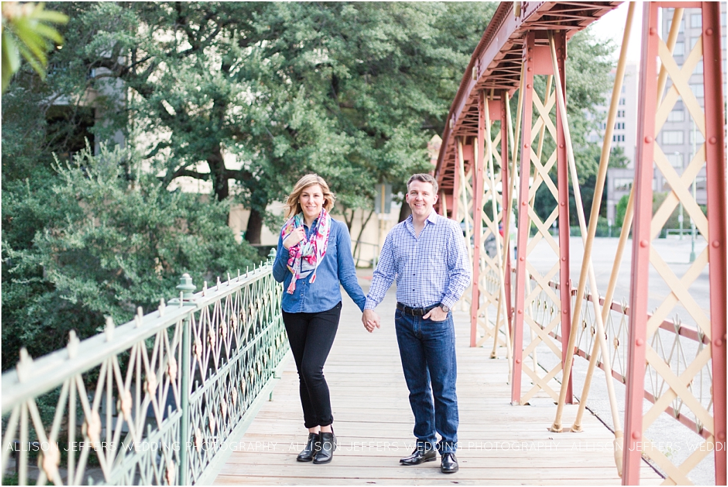 a-fall-engagement-session-at-southwest-school-of-art-in-san-antonio-by-allison-jeffers-wedding-photography_0022