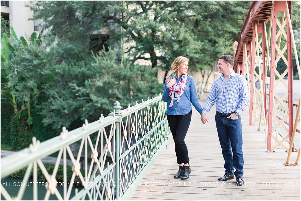 a-fall-engagement-session-at-southwest-school-of-art-in-san-antonio-by-allison-jeffers-wedding-photography_0024