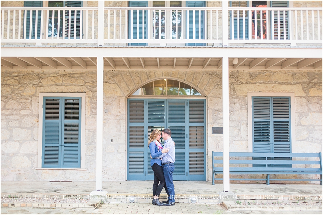 a-fall-engagement-session-at-southwest-school-of-art-in-san-antonio-by-allison-jeffers-wedding-photography_0036