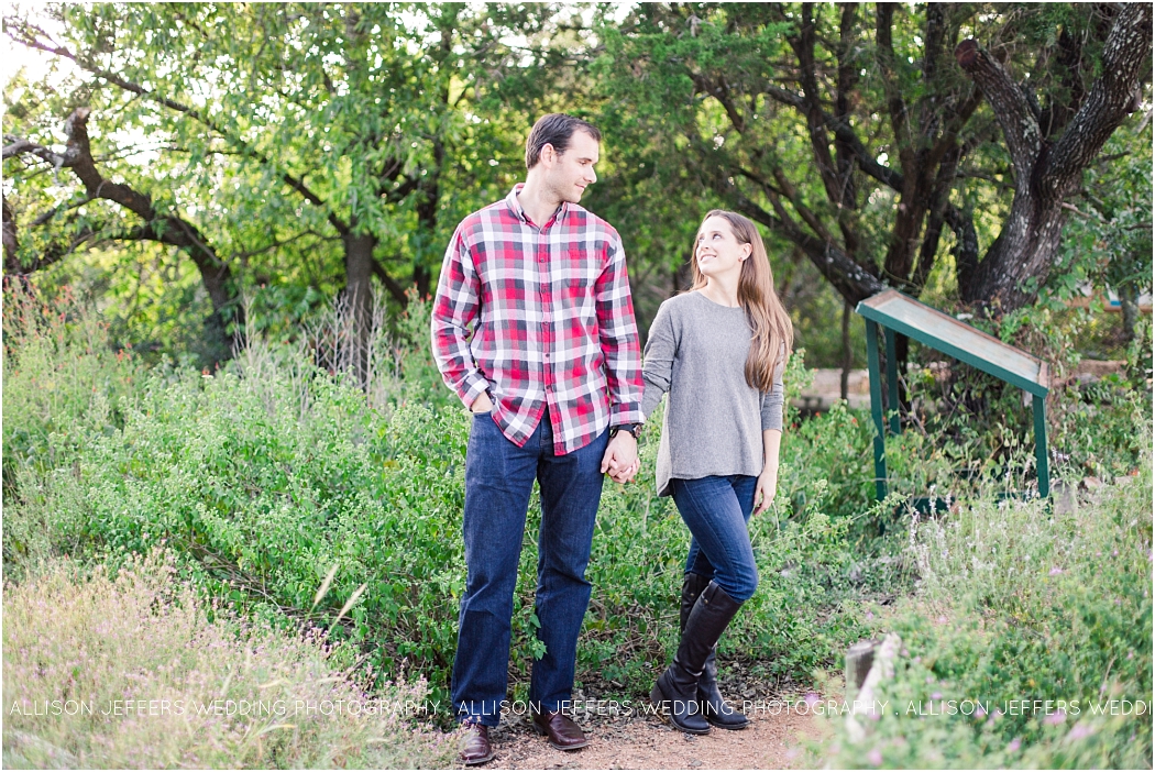 a-fall-engagement-session-in-fredericksburg-texas-by-allison-jeffers-wedding-photography_0009