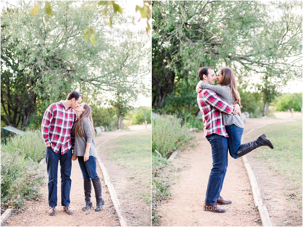 a-fall-engagement-session-in-fredericksburg-texas-by-allison-jeffers-wedding-photography_0010