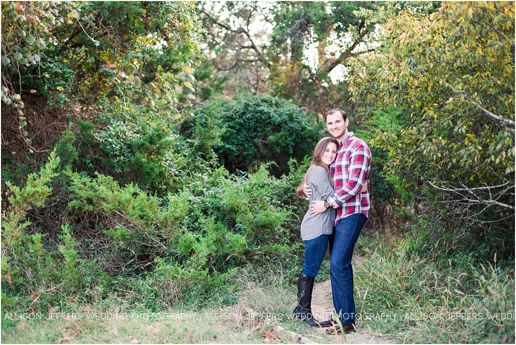 a-fall-engagement-session-in-fredericksburg-texas-by-allison-jeffers-wedding-photography_0011