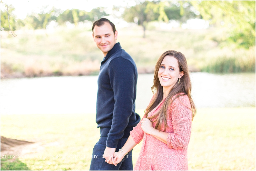 a-fall-engagement-session-in-fredericksburg-texas-by-allison-jeffers-wedding-photography_0018