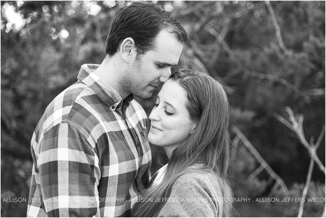 a-fall-engagement-session-in-fredericksburg-texas-by-allison-jeffers-wedding-photography_0029