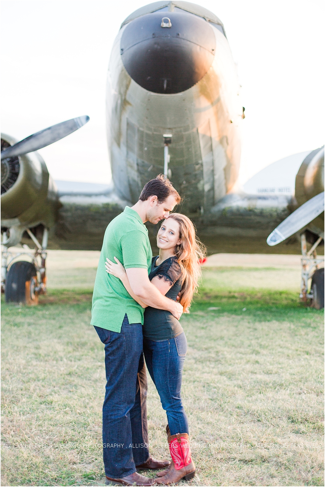 a-fall-engagement-session-in-fredericksburg-texas-by-allison-jeffers-wedding-photography_0037
