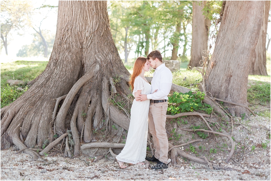 a-romantic-engagement-session-at-cherokee-rose-wedding-venue-in-comfort-texas_0001