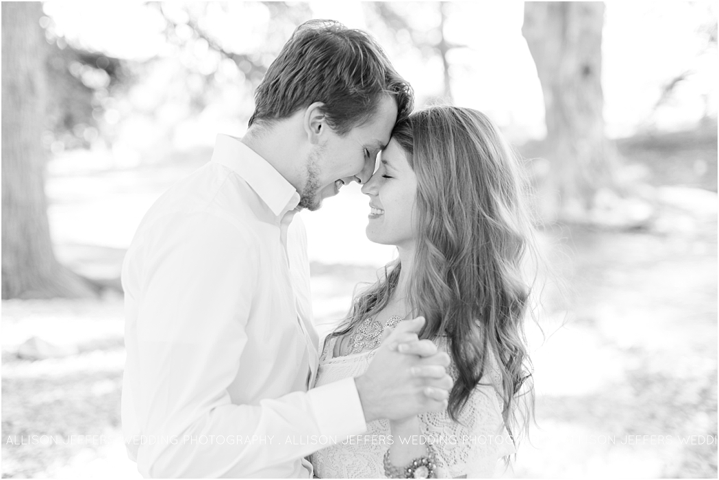 a-romantic-engagement-session-at-cherokee-rose-wedding-venue-in-comfort-texas_0002
