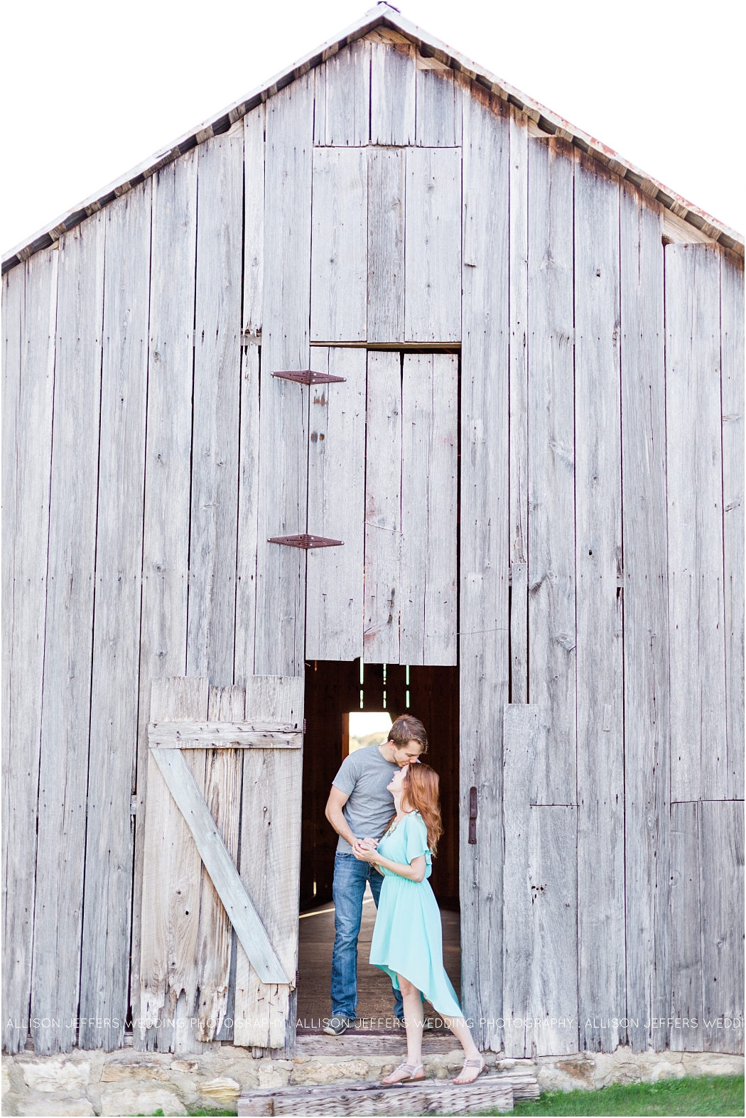 a-romantic-engagement-session-at-cherokee-rose-wedding-venue-in-comfort-texas_0022