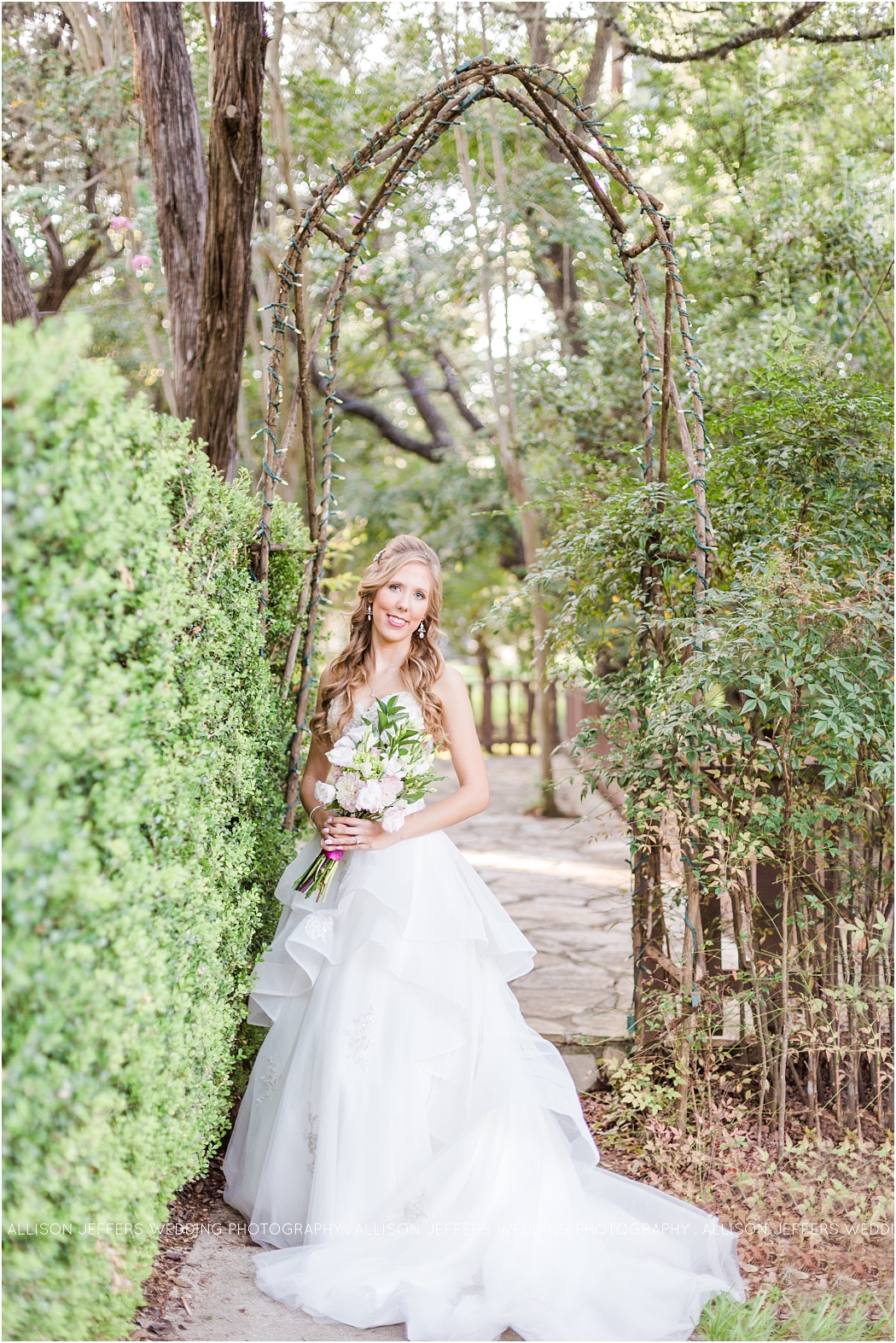 bridal-session-at-scenic-springs-wedding-venue-in-helotes-texas_0004