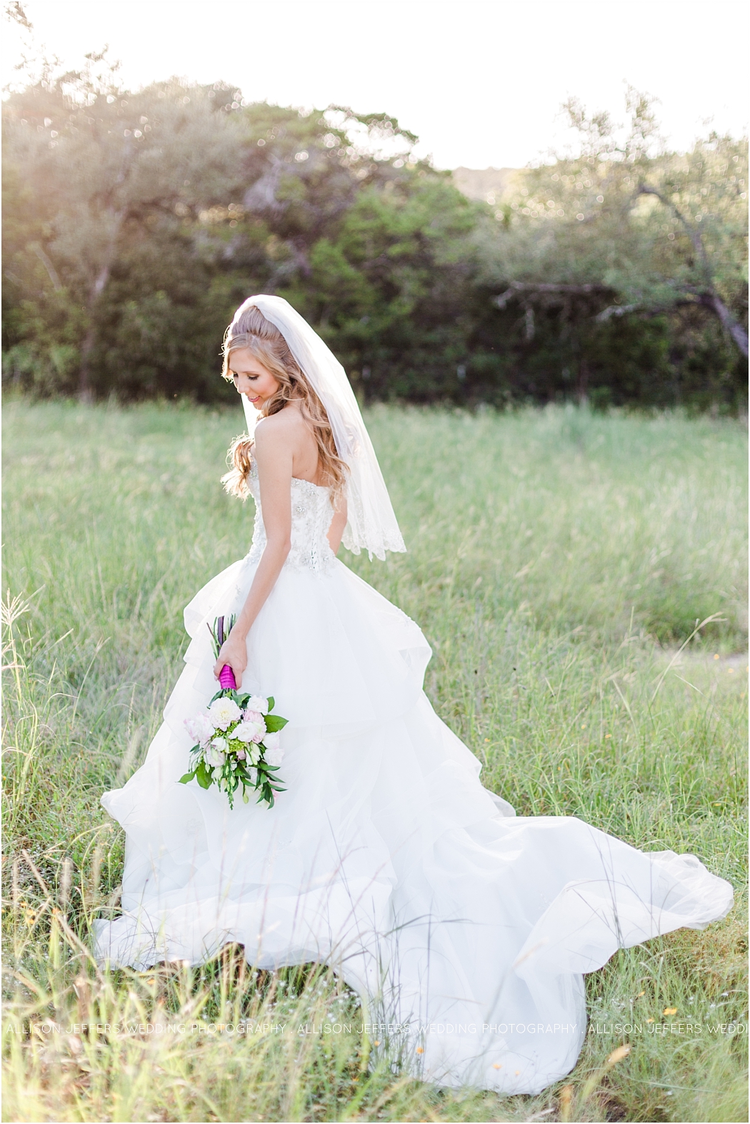 bridal-session-at-scenic-springs-wedding-venue-in-helotes-texas_0016