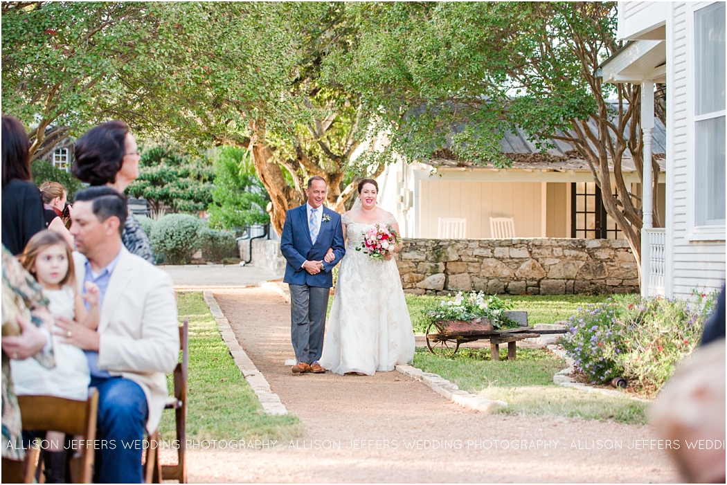 whimsical-hoffman-haus-wedding-in-fredericksburg-texas-by-allison-jeffers-wedding-photography_0034