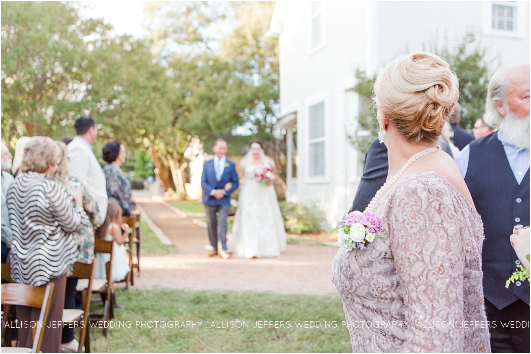 whimsical-hoffman-haus-wedding-in-fredericksburg-texas-by-allison-jeffers-wedding-photography_0036