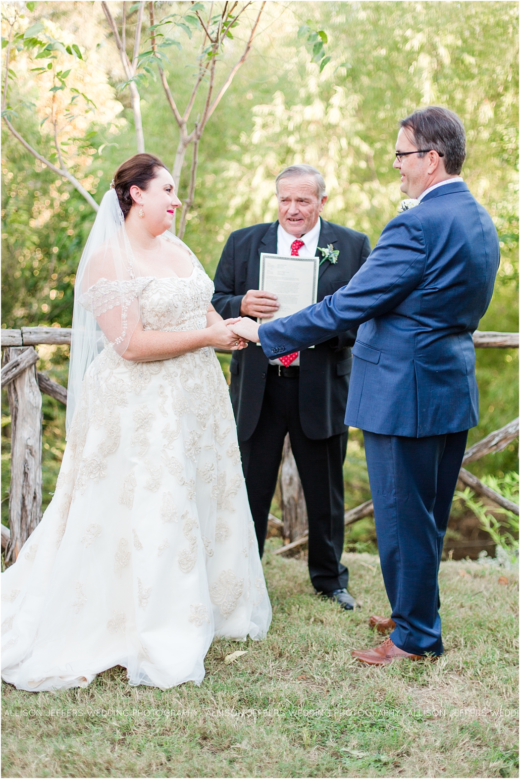 whimsical-hoffman-haus-wedding-in-fredericksburg-texas-by-allison-jeffers-wedding-photography_0043