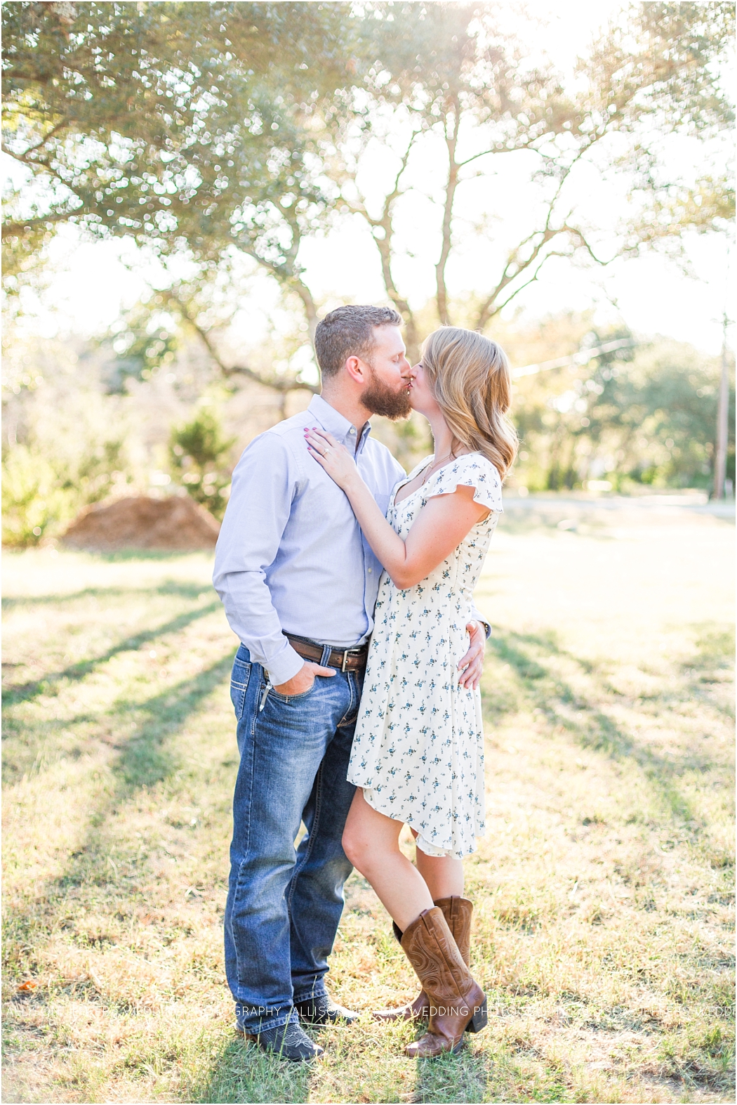 natural-engagement-session-in-austin-texas-by-allison-jeffers-wedding-photography_0004