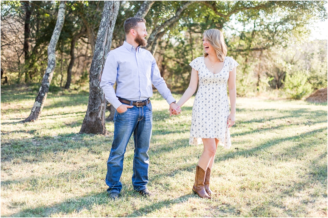natural-engagement-session-in-austin-texas-by-allison-jeffers-wedding-photography_0008