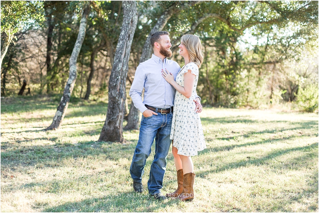 natural-engagement-session-in-austin-texas-by-allison-jeffers-wedding-photography_0010