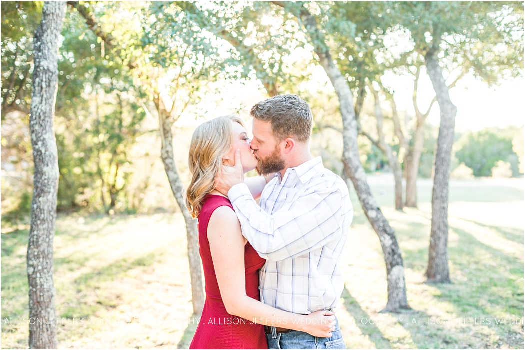 natural-engagement-session-in-austin-texas-by-allison-jeffers-wedding-photography_0015