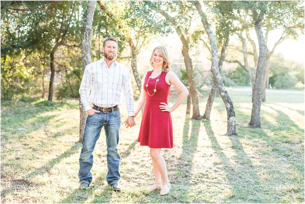 natural-engagement-session-in-austin-texas-by-allison-jeffers-wedding-photography_0017