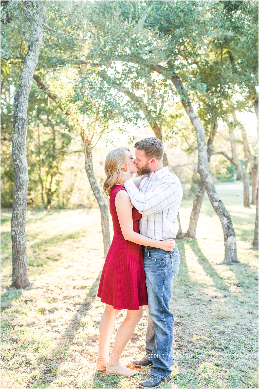 natural-engagement-session-in-austin-texas-by-allison-jeffers-wedding-photography_0018