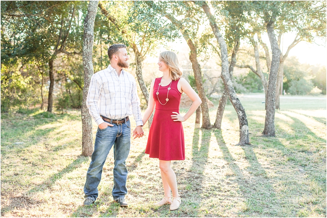 natural-engagement-session-in-austin-texas-by-allison-jeffers-wedding-photography_0019