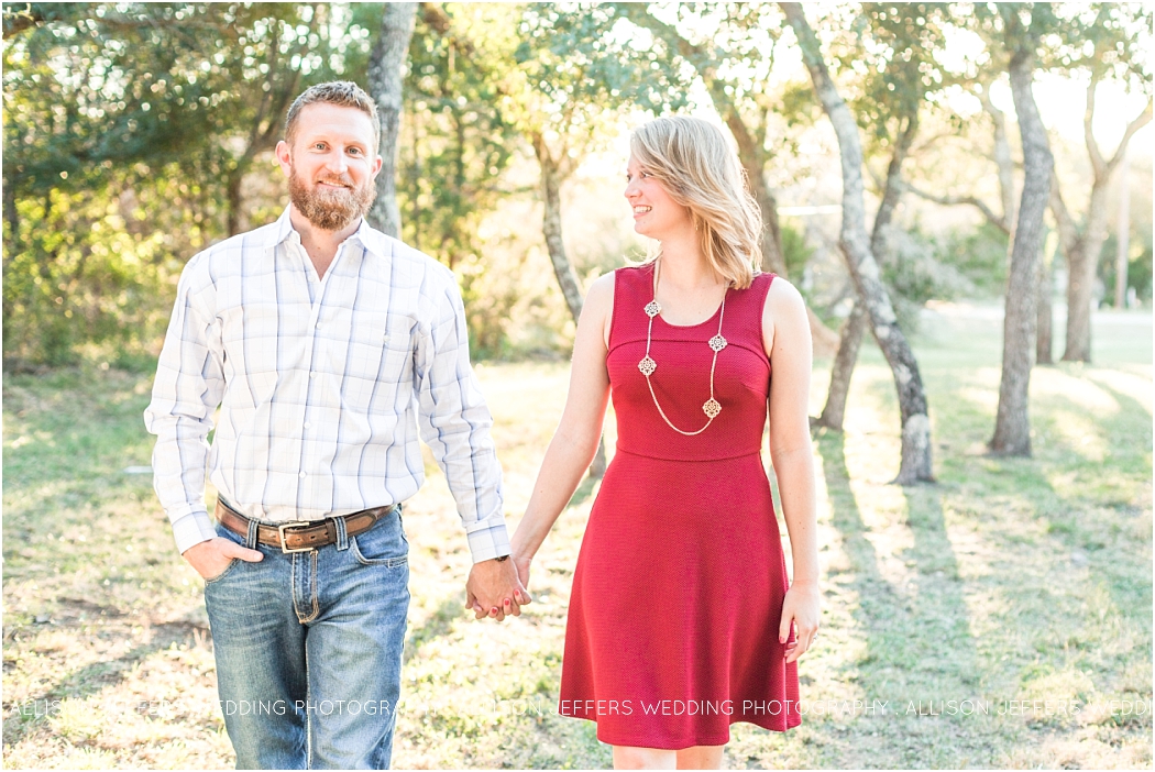 natural-engagement-session-in-austin-texas-by-allison-jeffers-wedding-photography_0021