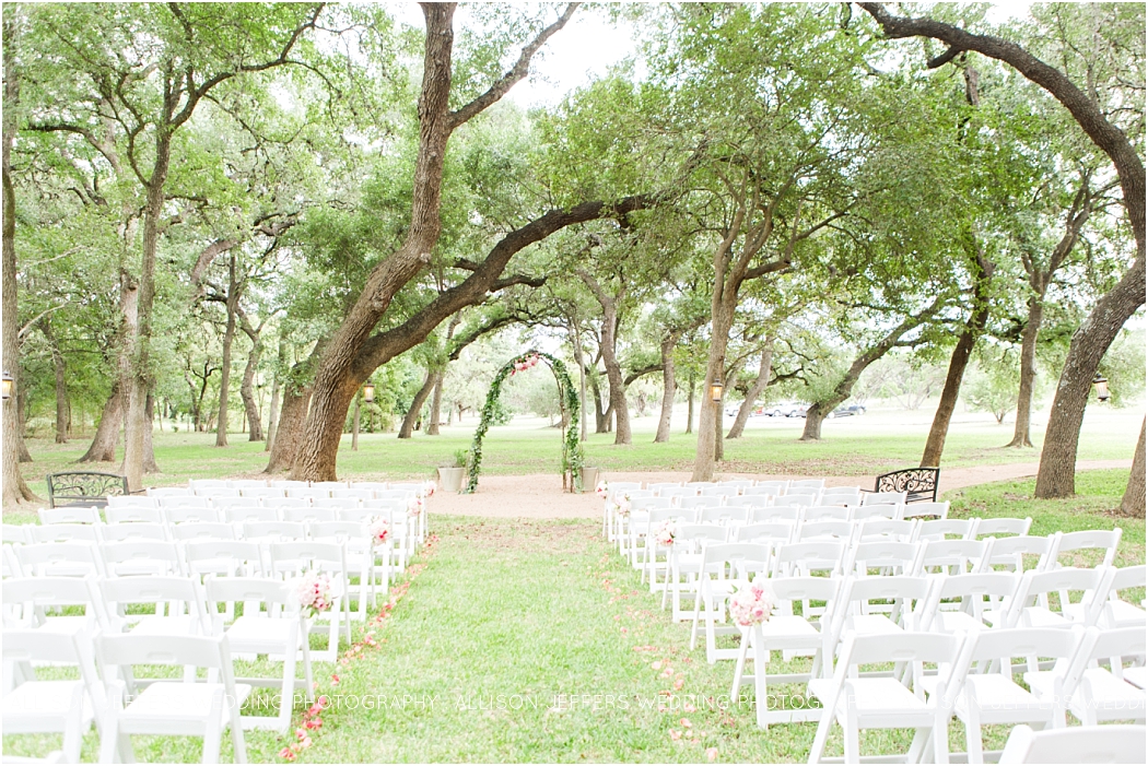 raspberry-wedding-at-scenic-springs-wedding-venue-san-antonio-texas_0037
