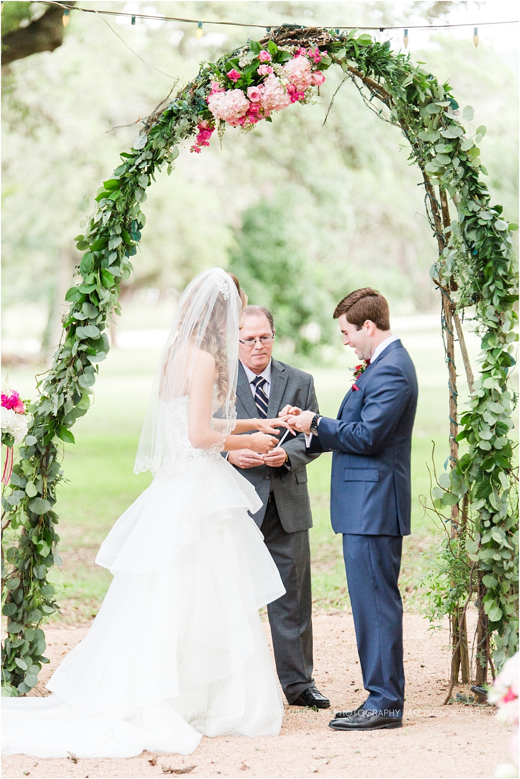 raspberry-wedding-at-scenic-springs-wedding-venue-san-antonio-texas_0060